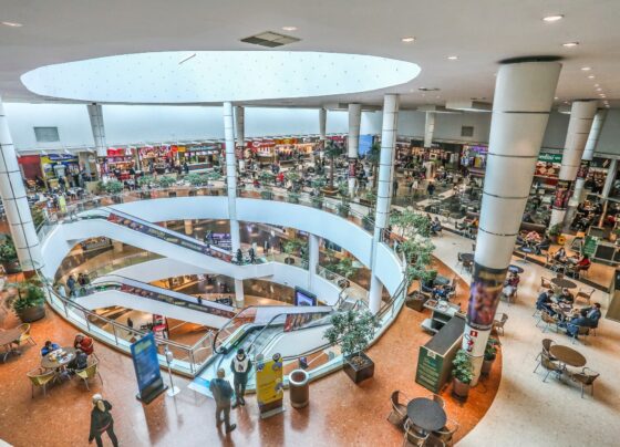 Shopping Palladium, em Curitiba: setor prevê demissões com mudança da escala da trabalho